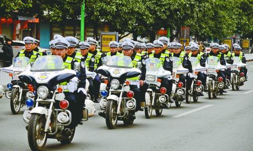 改善道路交通环境　深化综合警务改革