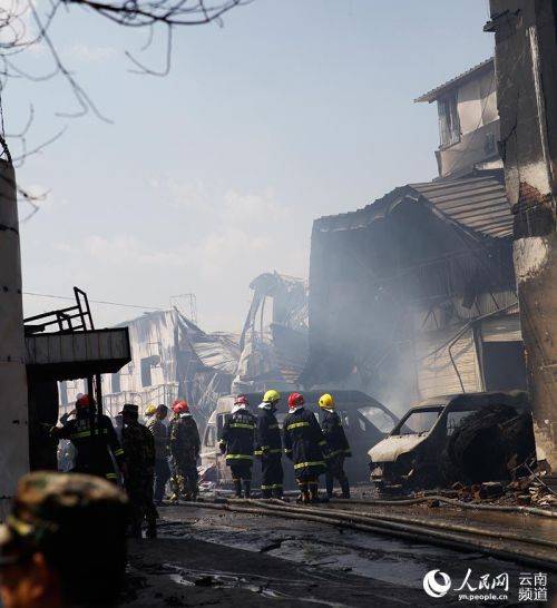 昆明彩云北路商贸中心发生火灾 已致9死10伤