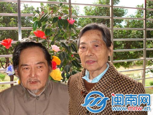 谢黛玉与弟谢良想合影