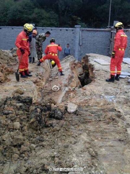 厦门集美天马路第三看守所后面一工地发生塌方事故2