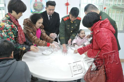 边防官兵和台胞一起欢度元宵佳节