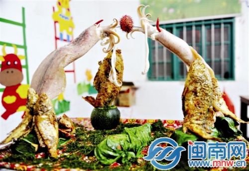 鱿鱼和鲤鱼做成的“鲤鱼跃龙门”