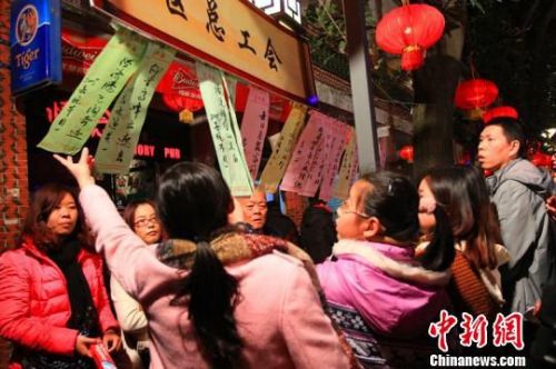 福建漳州灯谜会：小鲜肉成谜底粤高手四获状元
