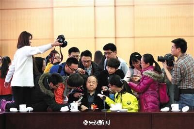 莫言：应将学前教育纳入免费义务教育 关注农村幼儿园