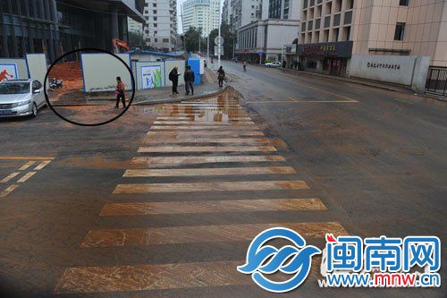满地黄泥就是从这工地(画圈处)出来的