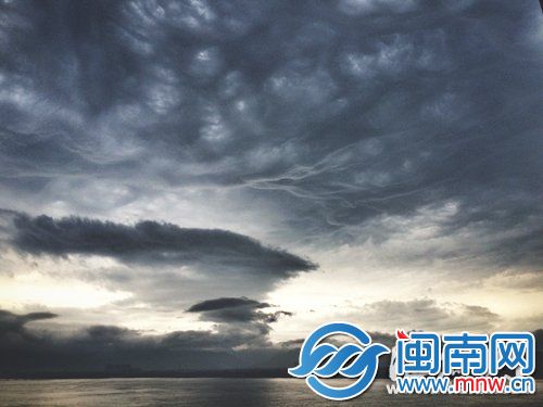 张雄焜在乌龙江拍摄的“糙面云”