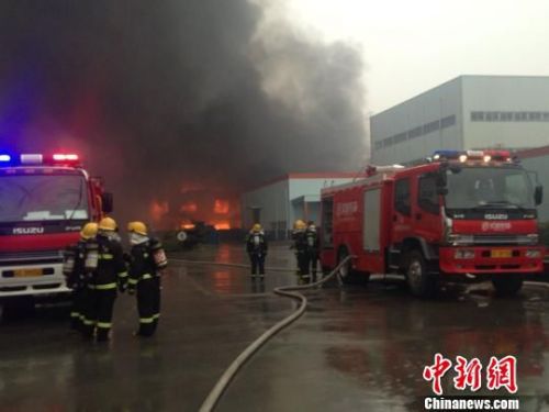 昆山一工业废品回收公司发生爆炸暂无人员伤亡报告