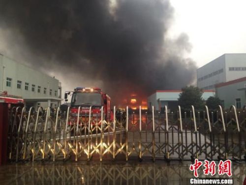 昆山一工业废品回收公司发生爆炸 暂无人员伤亡报告