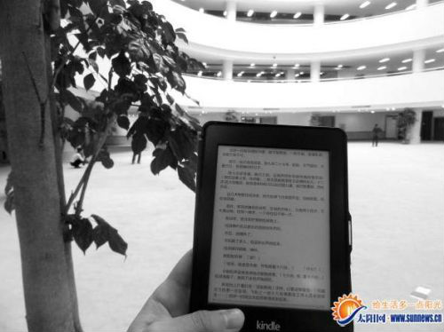大学生大赞电子书好用。记者 黄阳德 摄