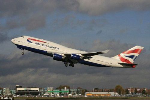 英国航班飞迪拜客机因厕所粪便臭气冲天中途折返