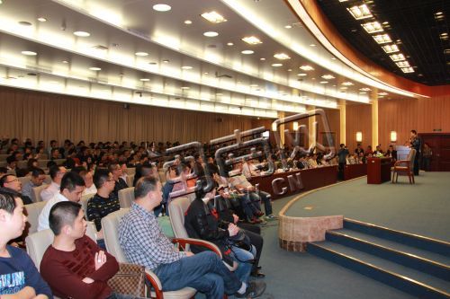 演讲现场座无虚席