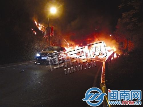 五车连撞起火(丰泽消防供图)