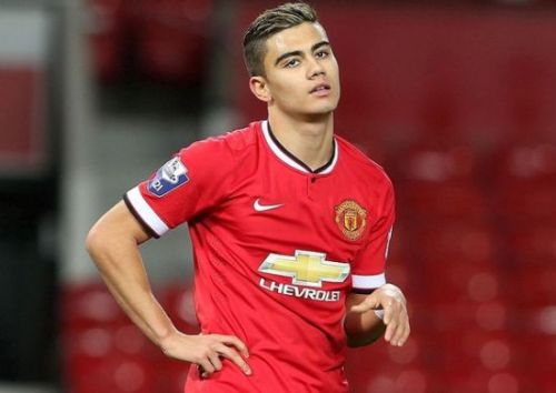 曼联新星佩雷拉到处找人做爱 携队友与少女玩