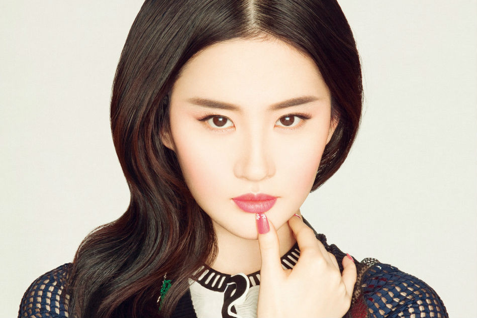 劉亦菲古典妝容演繹芭莎封面大片 眼神深邃顏值爆表