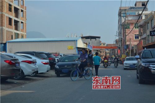 仙游榜头佛珠批发市场兴起 买家增多千米村道