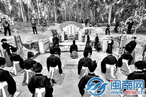 祭礼采用传统周制仪式