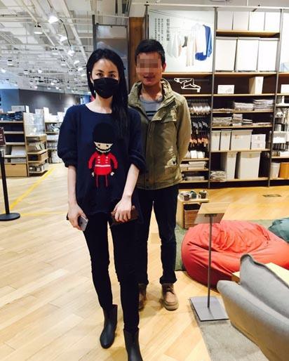 王菲到底有没有怀孕? 网友晒合影一件衣服两种