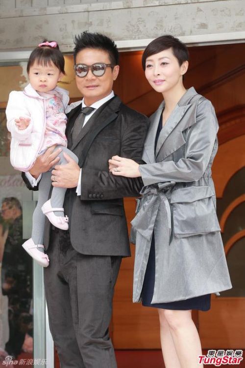 <em>汤盈盈</em>钱嘉乐和<em>女儿</em>