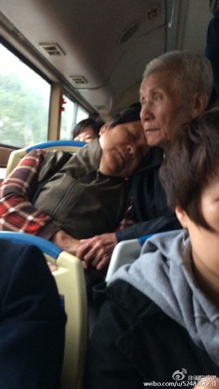 白发夫妻秀恩爱