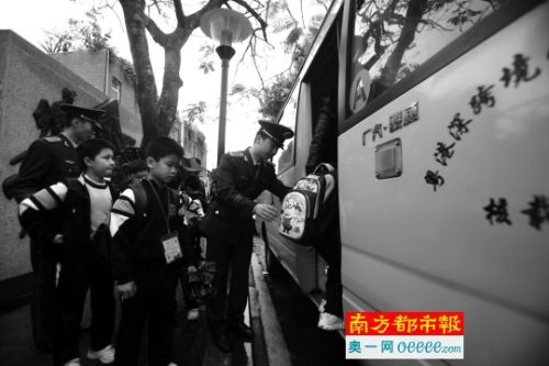 深圳居民赴港变"一周一行" 2万跨境学生读书受影响