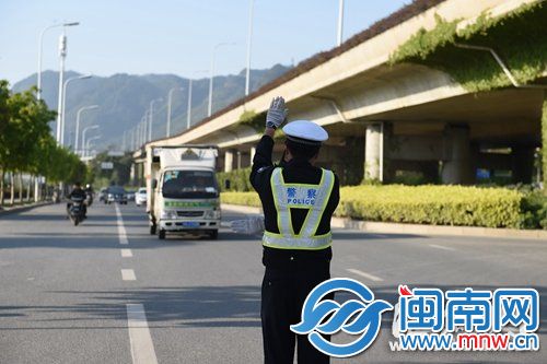 交警部门与海都报联合，上路排查货车隐患