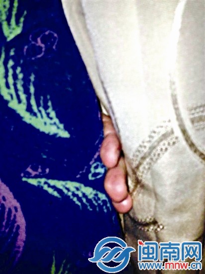 张某第二次伸手时,被小杨用手机拍下