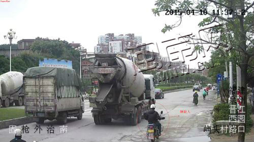 监控图中画圈处为嫌疑人徐某乾