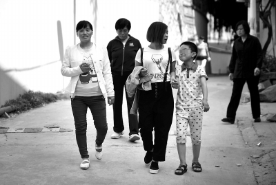 回到家中吃顿饱饭后，冯胜显得很放松