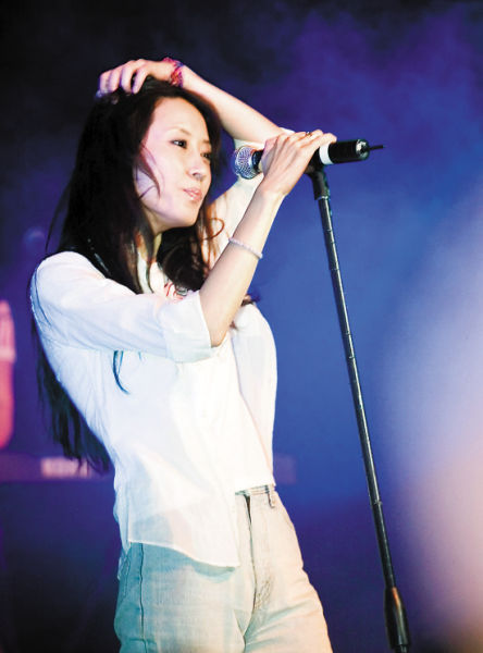 窦唯<em>初恋女友</em>姜昕谈被王菲夺爱豁达:<em>不是</em>她也