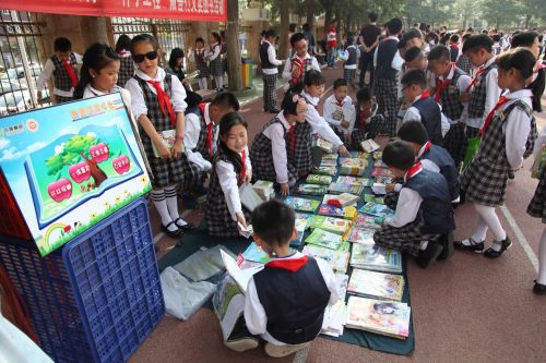 石狮第三实验小学举行书籍义卖活动(图)