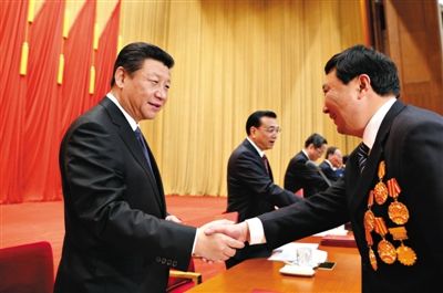 习近平:不断增加一线劳动者劳动报酬