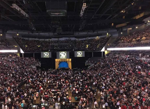 2015年巴菲特股东大会现场图片 股东精彩问答