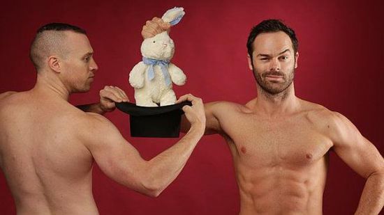 澳大利亚魔术师二人组合裸体魔术表演场场爆满