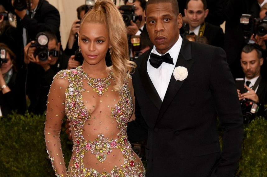 碧昂斯碎花透视裙裸露仅遮三点 与老公抢镜Met Ball红毯组图