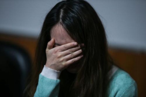 2015年5月5日，上海寶山區(qū)顧村中心校，顧老師在講述當時情況時淚流滿面。  澎湃新聞記者 張新燕 圖