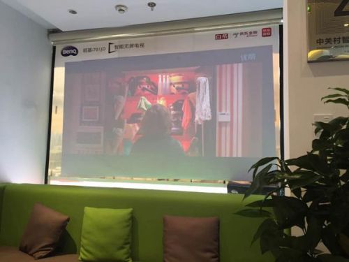 明基发i701JD无屏电视 百寸视野效果不错