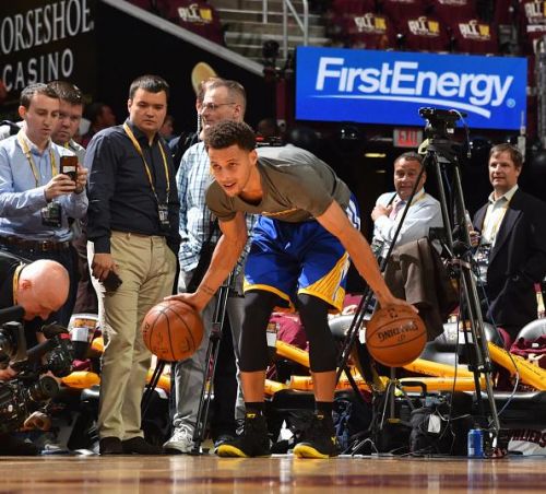 库里否认总决赛C2低迷与重伤有关:今天强度会