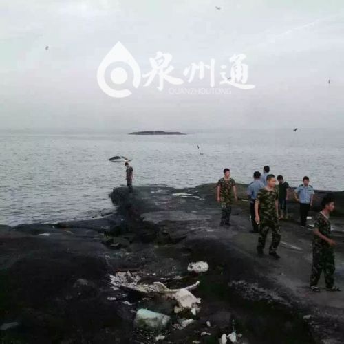 情侣凌晨海边约会 不料涨潮车沉大海3