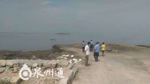 情侣凌晨海边约会 不料涨潮车沉大海4
