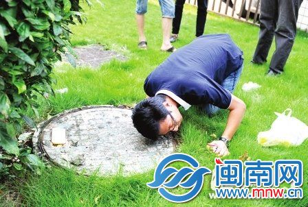 部门工作人员检查发现，雨桐苑小区的雨水井流出黑水