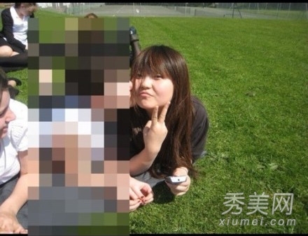 周扬青图片