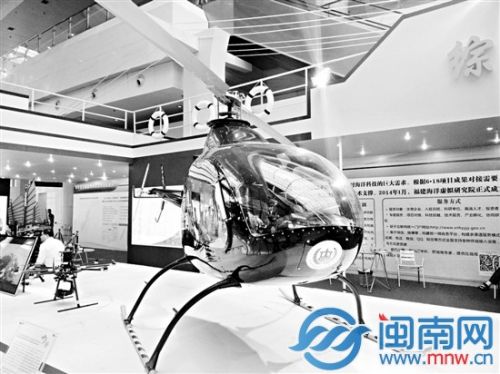 这款两座双人直升机视野开阔