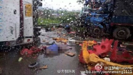 安徽芜湖至马鞍山高速发生严重车祸5