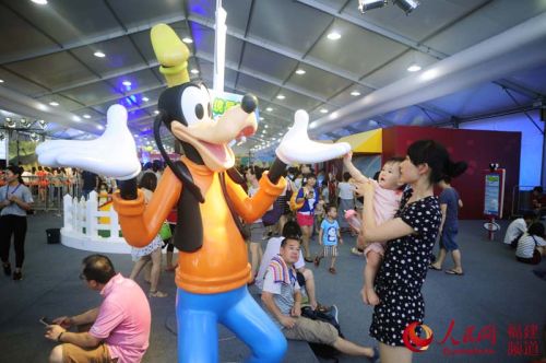 欢乐博览为家长提供了难得的亲子同游机会。