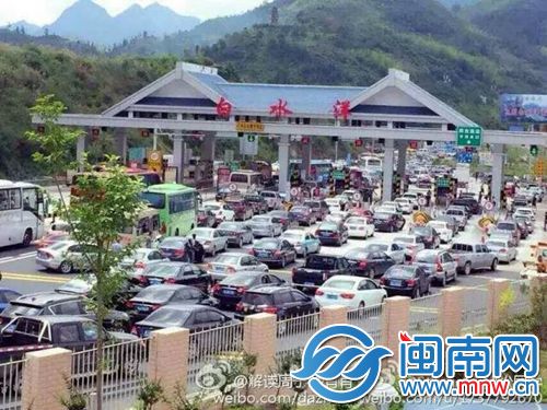通往白水洋的道路被堵瘫