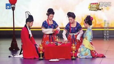 周立波諷刺漢服表演者：洗浴中心出來(lái)的