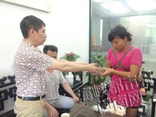 林国礼生前所在工厂的厂方为家属捐款,并送上人道慰问金