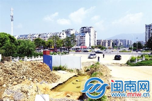 厦坊路和山北路交界处将修便道