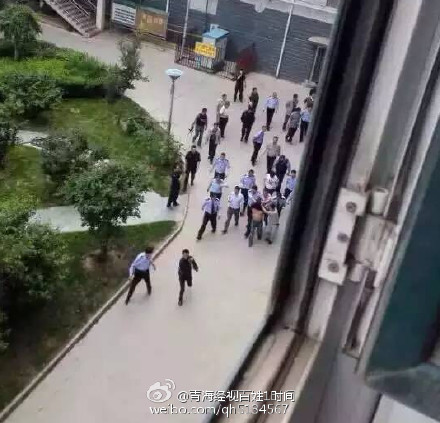 青海一男子持槍傷警4