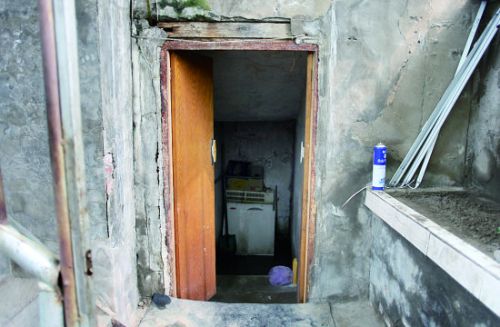 地堡东侧还有门洞，只是内部封堵，无法进入